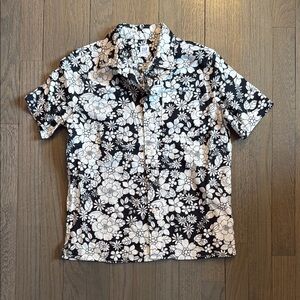 Boys’ Button-Up Hawaaian Shirt size medium